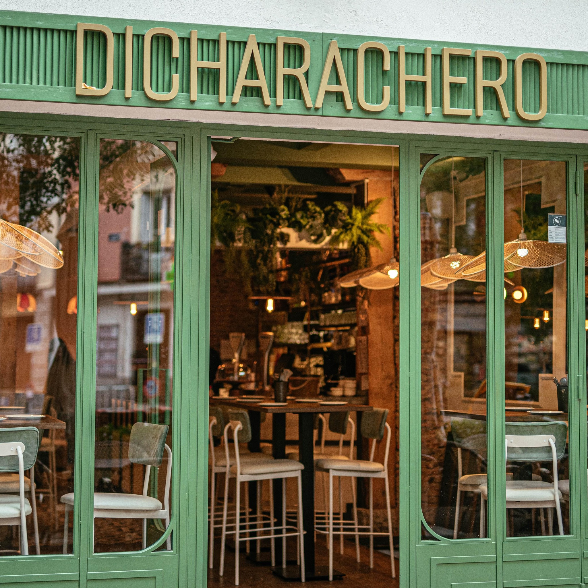 Dicharachero
